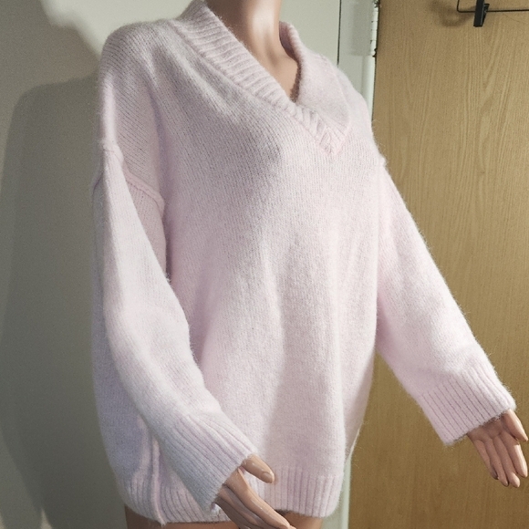 Wild Fable Light Pink V-Neck Sweater - Picture 2 of 8